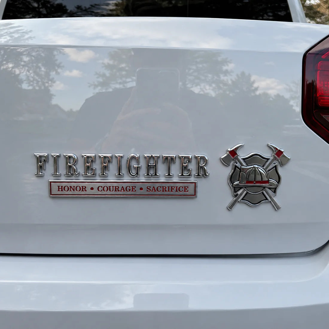 Memorial vehicle emblem metal badge