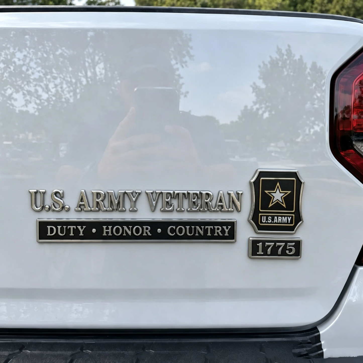 Memorial vehicle emblem metal badge