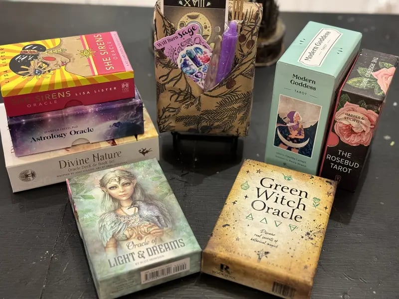 🔮 Blind Date With A Tarot Deck – A Magical Surprise Waiting To Be Discovered